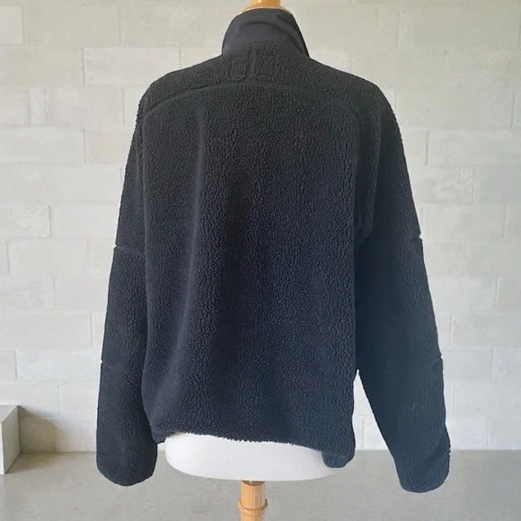 Women’s Banana Republic Black Fleece Jacket - Picture 3 of 4
